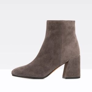VINCE ‘Highbury’ Grey Suede Ankle Boots, Sz 8.5, Retail $495